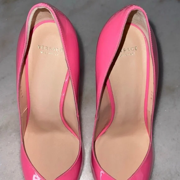 New Versace Pink Palazzo Medusa Patent Leather Pointed Toe Pump in Pink - Picture 9 of 17